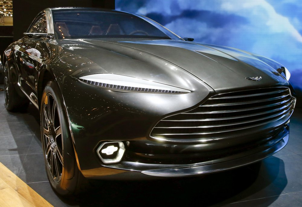 Первый в истории Aston Martin кроссовер DBX приводится в движение электричеством. © REUTERS