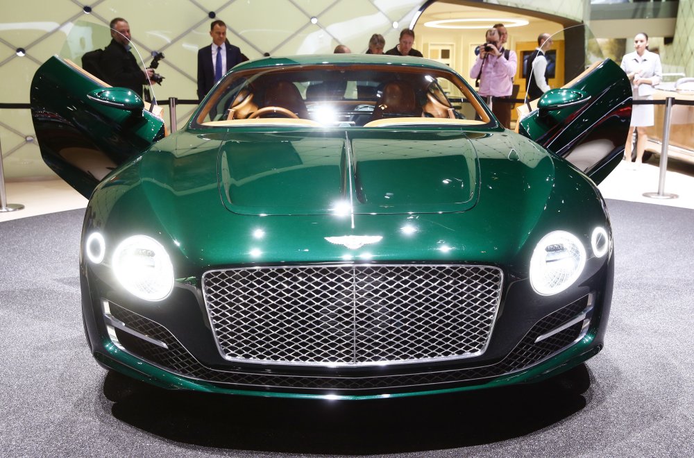 Сердце Bentley EXP 10 Speed 6 V-образная "восьмерка" с двойным турбонаддувом, которая сможет выдать около 500 сил и разогнать спорткупе до 320 км/ч. © REUTERS