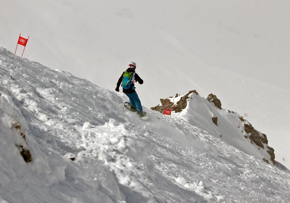 Следом за лыжниками к соревнованиям приступили сноубордисты. Фото © Николай Колесников