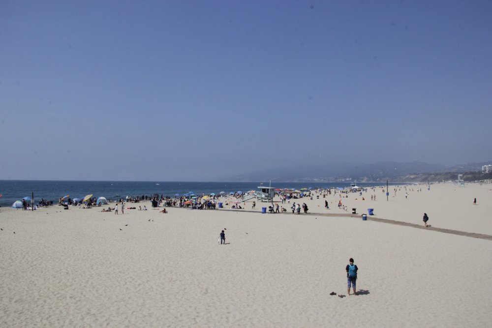 На западе округа Лос-Анджелеса расположен город Санта-Моника. Это курортное место с большим пляжем. ©Дмитрий Хегай