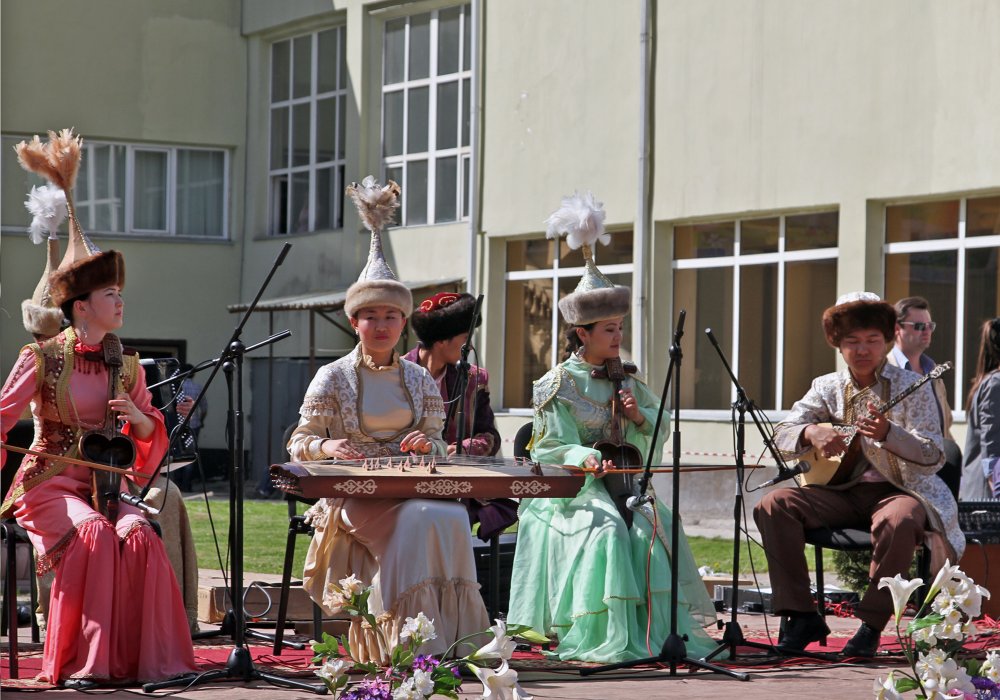Ансмабль исполнил известные казахские кюи. Фото © Роза Есенкулова