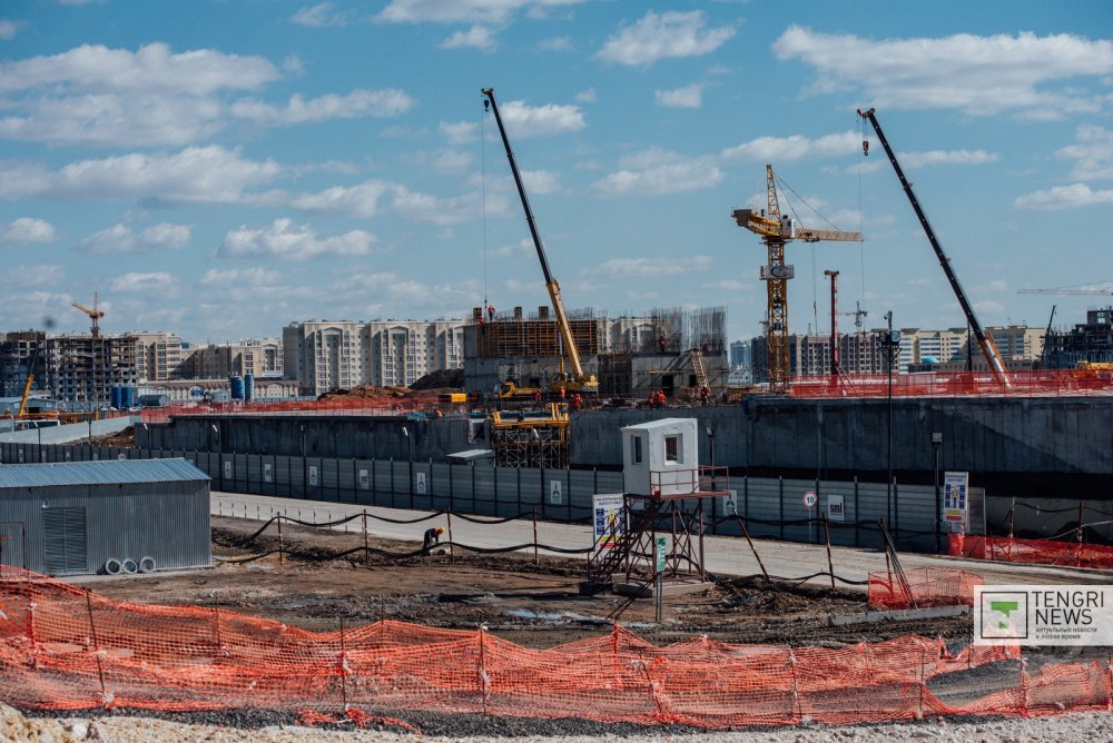 Как обещают в НК "Астана ЭКСПО-2017", пик строительства придется на середину 2015 года, а в целом работы будут завершены в октябре 2016 года. Затем страны-участники начнут работы по монтажу и обустройству своих павильонов. Фото Турар Казангапов ©