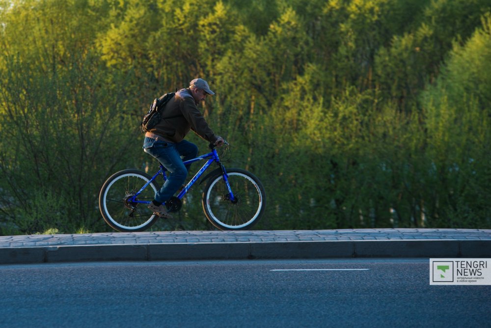 Кто-то предпочитает велосипед. Фото Турар Казангапов ©