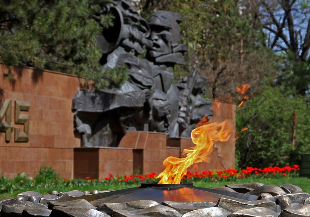 На содержание Вечного огня в парке 28 гвардейцев-панфиловцев ежегодно выделяется 4,5 миллиона тенге. ©Николай Колесников