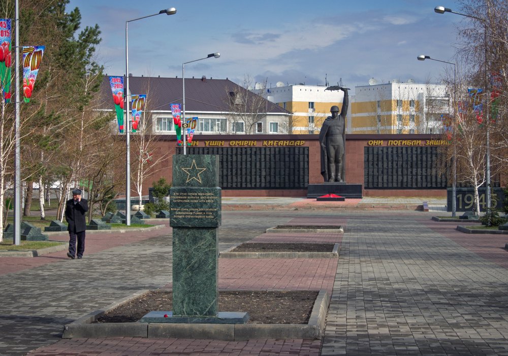 В 2004-2005 годах Парк Победы реконструировали. На аллее Героев установили обелиски Героям Советского Союза и полным кавалерам Орденов Славы. ©Tengrinews.kz 