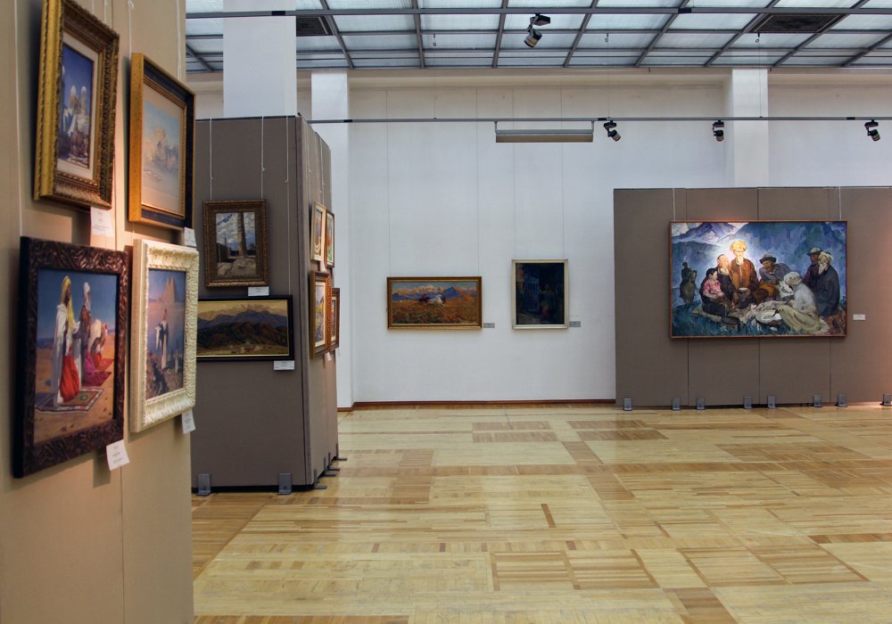 На выставке Международного аукционного дома BonArt представлены картины не только разного времени и разных школ, но также и разных стилей.  ©Николай Колесников