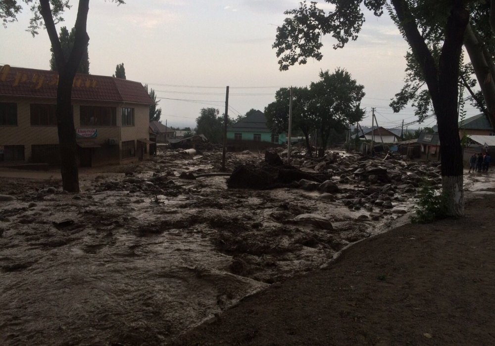 В Алматы сошел селевой поток. Фото очевидцев. 