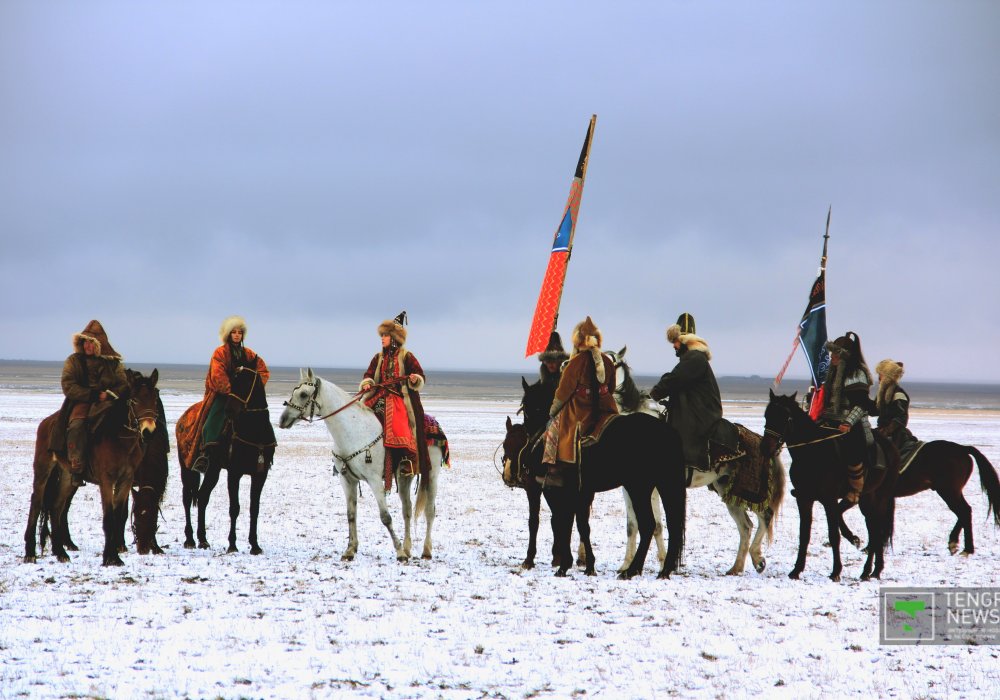 Съемки сейчас проходят в поселке Шошанай Алматинской области (близ Чунджи).