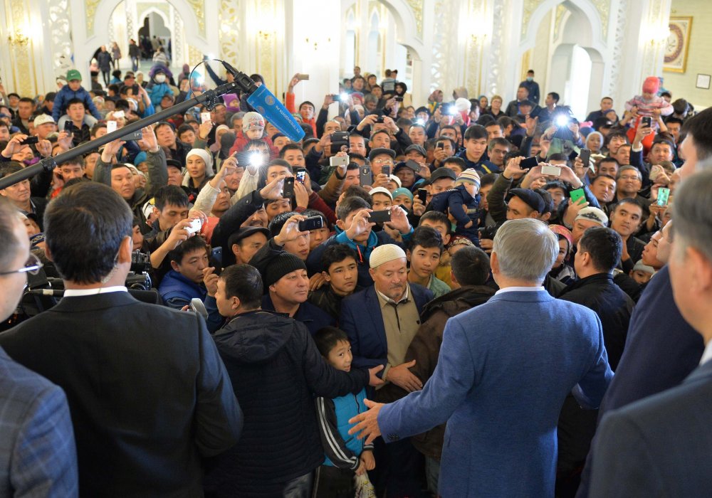 Во время посещения мечети "Хазрет Султан" по случаю праздника Курбан айт. Астана, мечеть "Хазрет Султан", 24 сентября 2015 года.