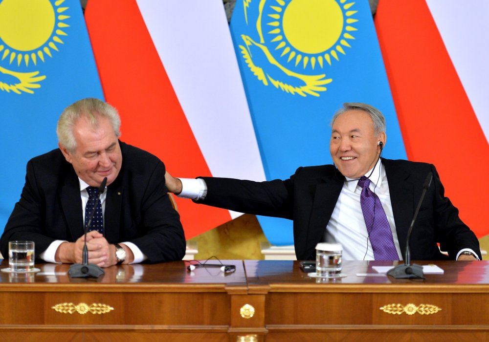С президентом Чешской Республики Милошом Земаном, прибывшим в Казахстан с официальным визитом. Астана, Акорда, 24 ноября 2014 года.