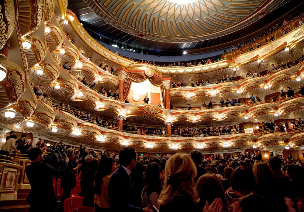 На мировой премьере оперы Дж.Верди "Аттила". Астана, Государственный театр оперы и балета "Астана Опера", 22 октября 2013 года.