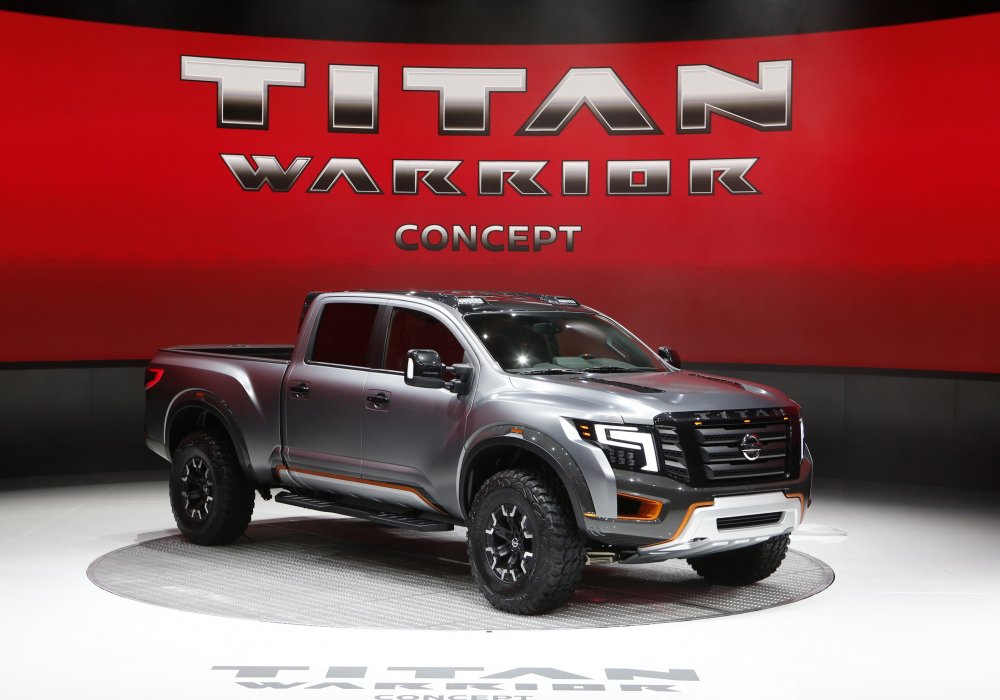 Nissan облачил свой новый Titan Warrior в расширенный кузов, обул его в 37-дюймовые покрышки и увеличил дорожный просвет на 76 миллиметров. В довесок пикапу досталась электронная блокировка заднего дифференциала и усиленная подвеска. Под капотом никаких изменений: там по-прежнему установлен пятилитровый дизельный V8 от Cummins и шестиступенчатый "автомат".