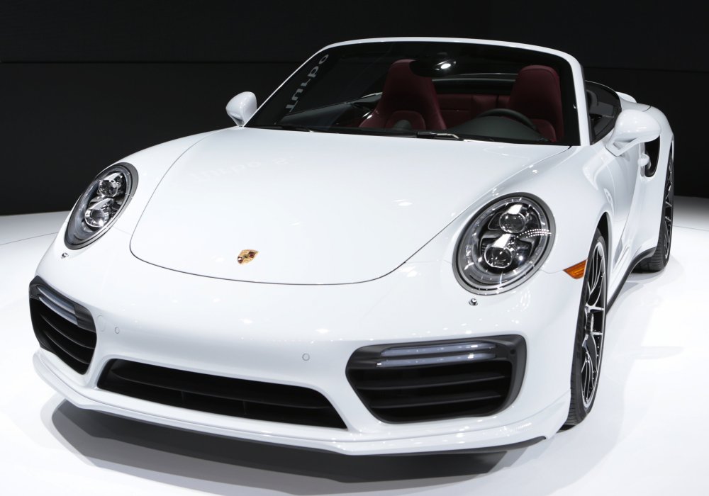 Перфекционизм Porsche не знает предела. Обновление суперкаров 911 Turbo и Turbo S прошло по привычной схеме: хоть чуть-чуть, но быстрее, мощнее, совершеннее…