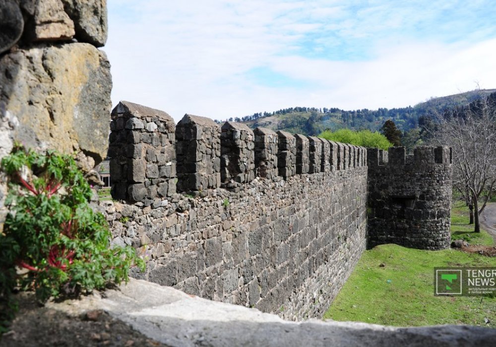 В окрестностях Батуми стоит крепость, построенная еще древними римлянами. 