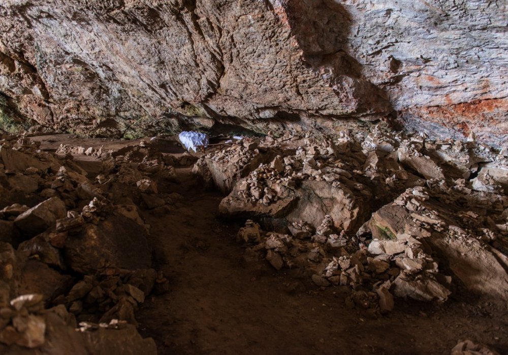 Как гласит одна из многих легенд, в древности эта пещера служила местом молитвы для батыров.
