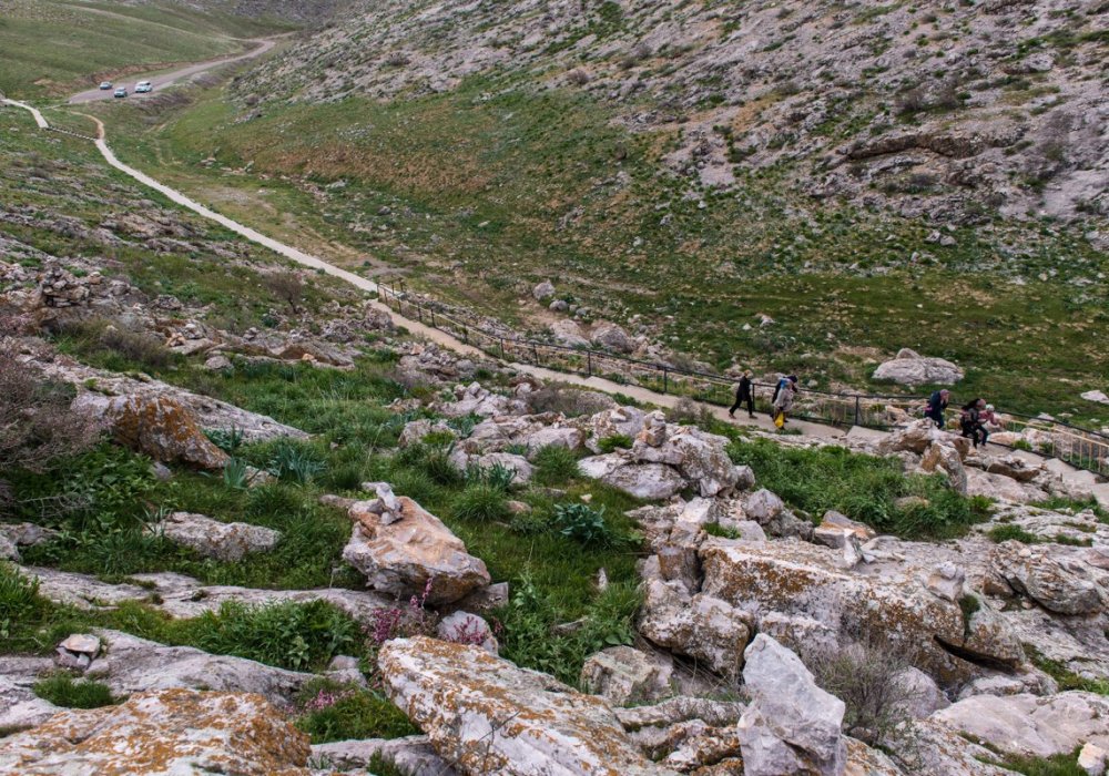 Почему люди едут в Туркестан? Секретная пещера и чудотворный колодец