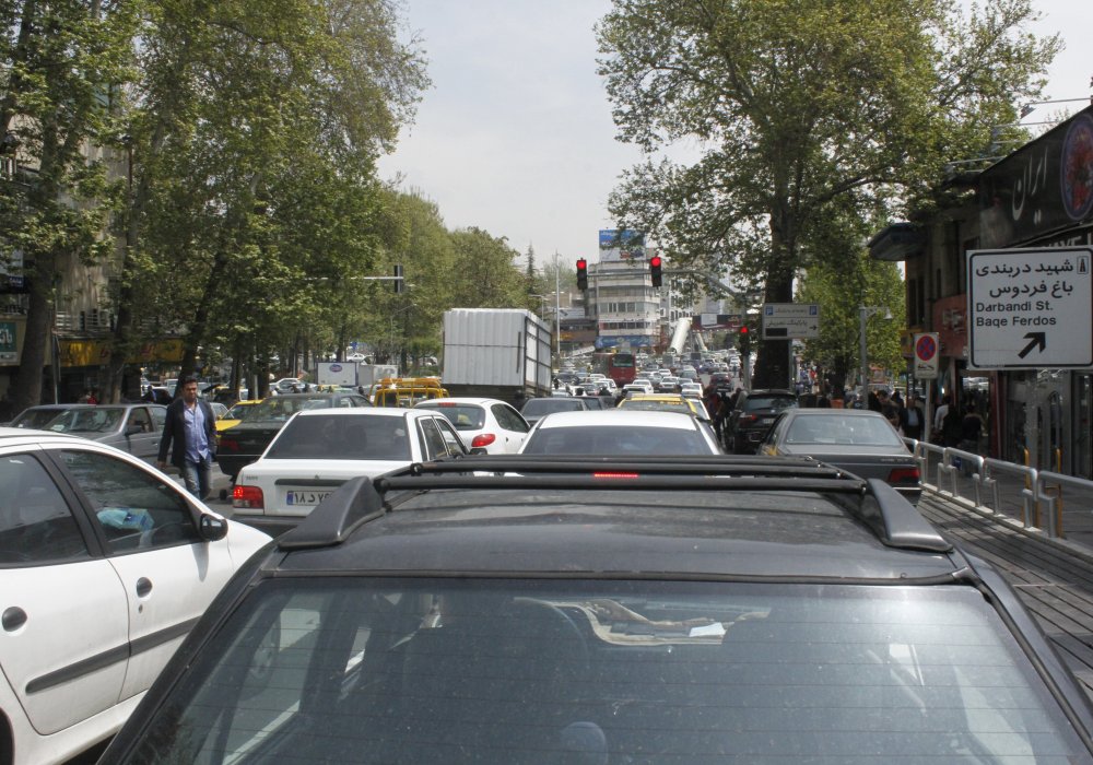 Тегеранские пробки - это время, когда дорога становится более менее безопасной для пешеходов.