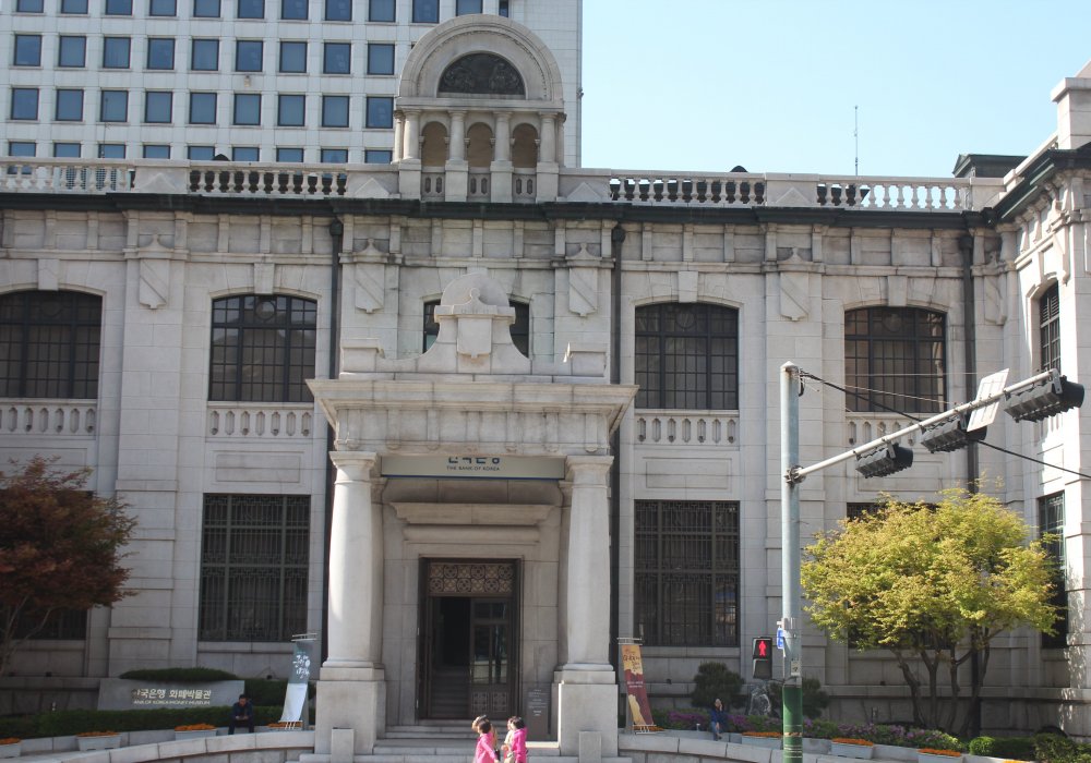 А это старое здание Центрального Банка Кореи. Сейчас из него сделали музей.
