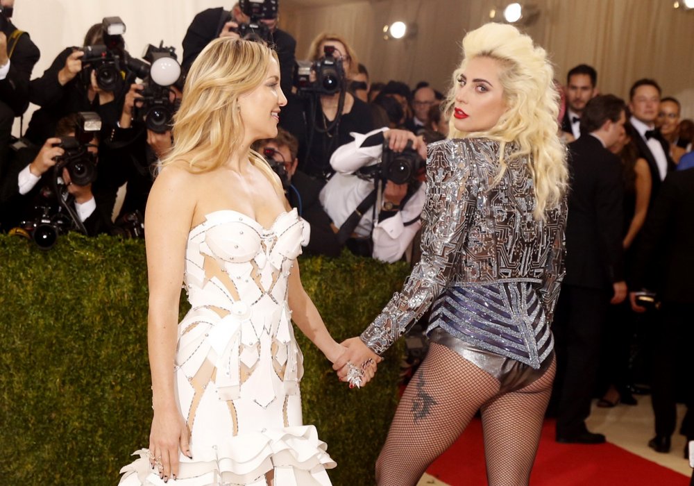 Певица Леди Гага и актриса Кейт Хадсон. © REUTERS 