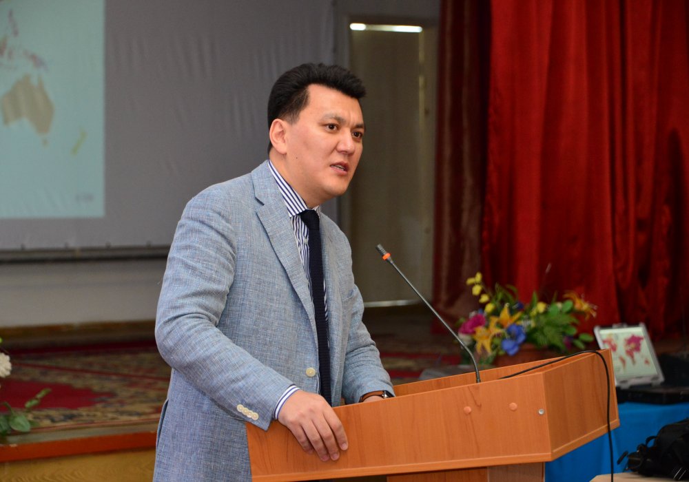 Один из лекторов семинара - директор Казахстанского института стратегических исследований Ерлан Карин.