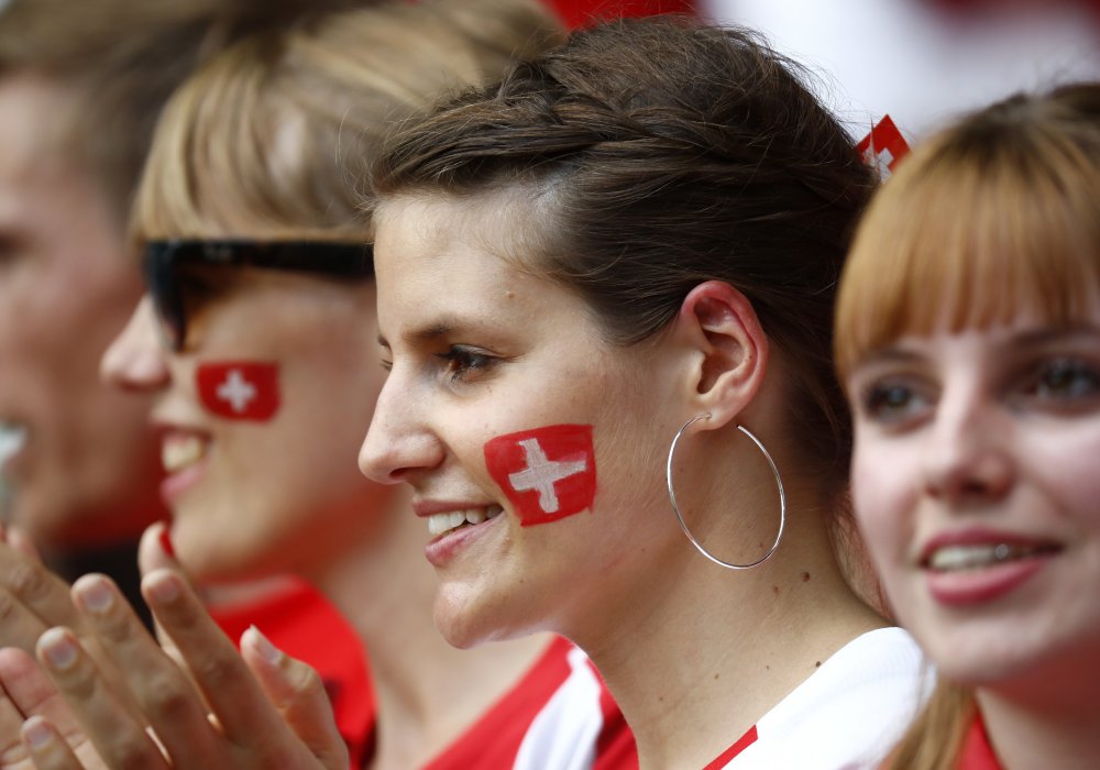 Швейцарские футболисты проиграли в 1/8 финала со счетом 4:5.