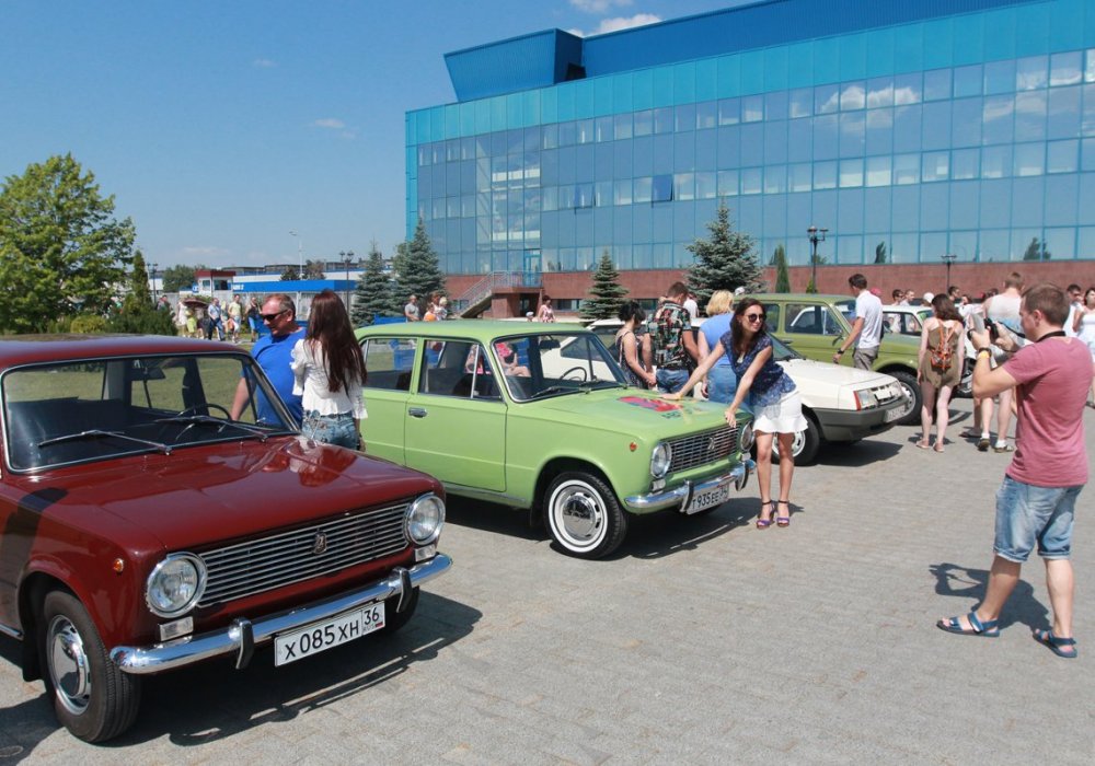 Здесь прошла выставка ретро-автомобилей ВАЗ.