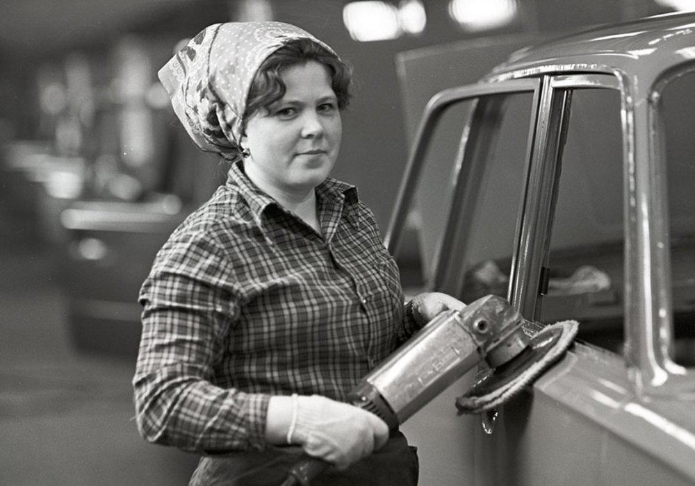 В "АвтоВАЗе" только девушки! Репортаж с легендарного завода в Тольятти