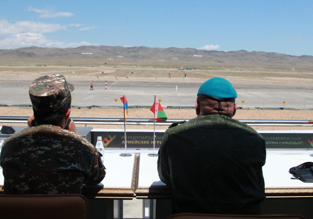 В общей сложности в двух конкурсах приняли участие 278 человек: 32 казахстанских военнослужащих и 246 иностранных участников.