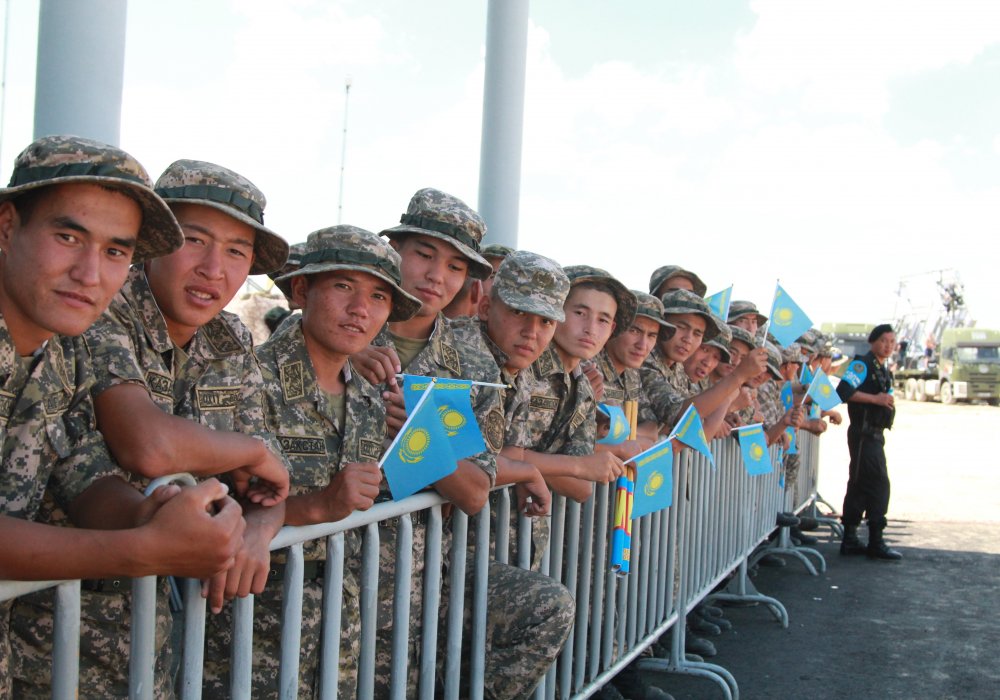 В итоге казахстанская команда артиллеристов вышла на первое место по итогам всех трех этапов конкурса "Мастера артиллерийского огня". Участникам пришлось преодолеть четыре этапа конкурса: "Индивидуальная гонка", "Ночной спринт", "Эстафета" и "Эстафета. Финал". 