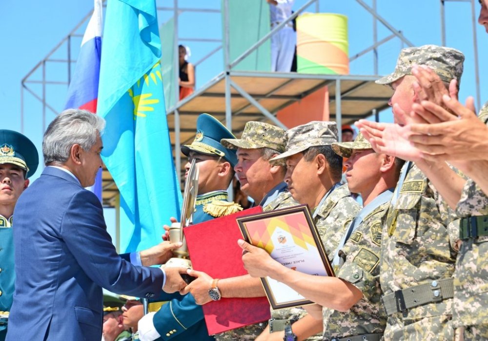 9 августа министр обороны Казахстана Имангали Тасмагамбетов поздравил призеров Армейских международных игр - 2016.