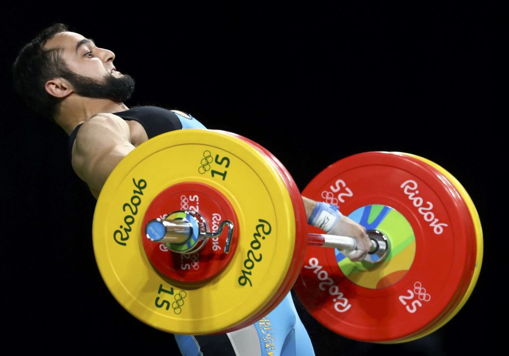 Казахстанский тяжелоатлет Нижат Рахимов берет "золото"...© REUTERS