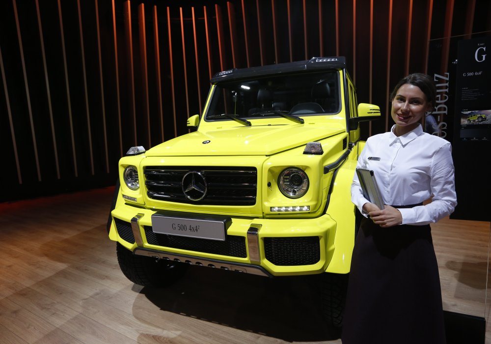 А это уже известная для читателей уникальная модель Mercedes G500 4x4 Squared. Если вы помните, команда автошоу Top Gear собиралась приехать в Казахстан испытывать этот супервнедорожник. Однако, по ряду причин, съемки сорвались.