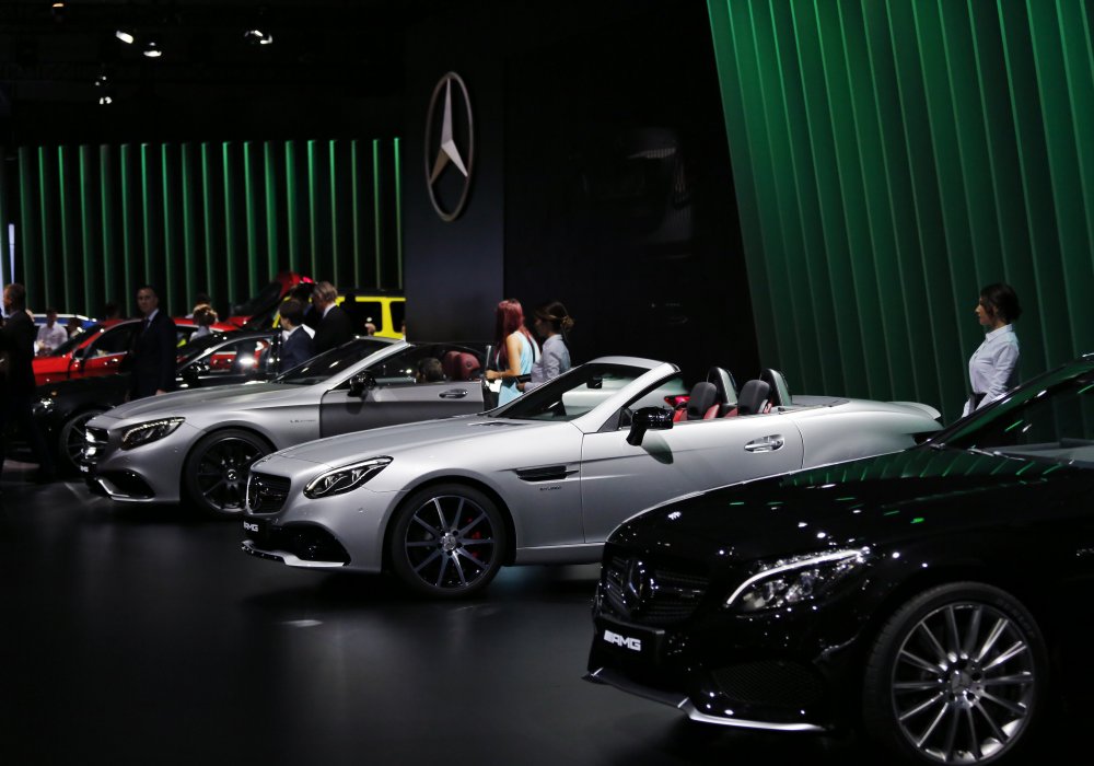 Второй по масштабности площадкой стала экспозиция Mercedes-Benz. Всего немецкий бренд привез в автосалон 33 автомобиля , в числе которых три Smart и чемпионский болид Formula 1.