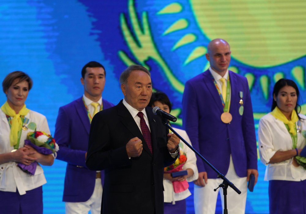 Затем Назарбаев напомнил олимпийцам, что победам радоваться нужно, но забывать про тренировки нельзя. Впереди следующая Олимпиада в Токио в 2020 году, где нужно постараться побить рекорд этих Игр-2016.