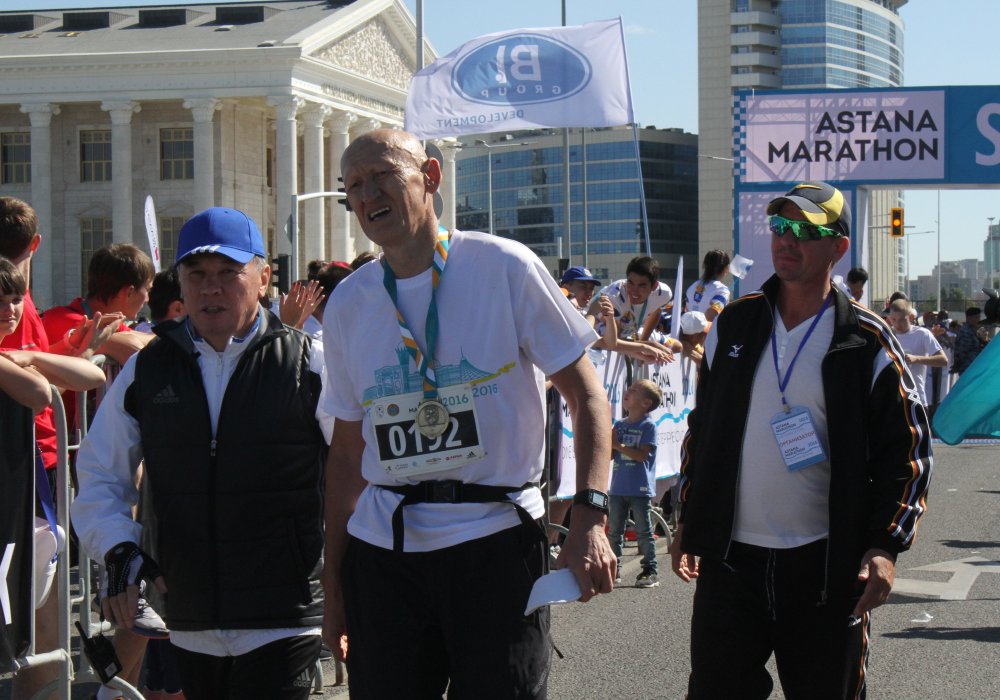 Его тоже можно назвать "железным человеком" среди государственных деятелей. Кажется, что Жамишев не пропускает ни одного марафона.