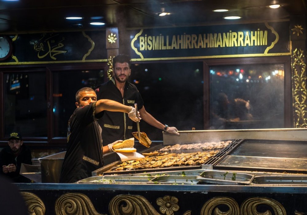 Турецкий брат - 2 или как я ел рыбу на берегу Босфора. Репортаж из Стамбула