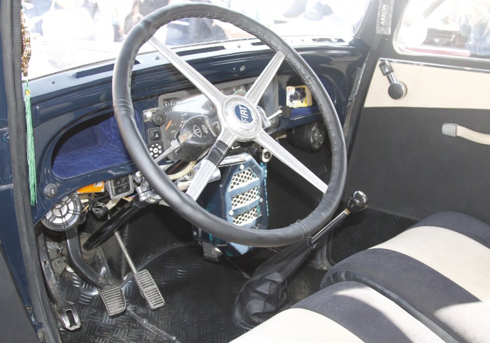 На Fiat 1930-х годов пришлось поставить поворотники, поскольку сейчас нельзя ездить без них. Установили печку. Также установлены сигнализация, современный замок, электроподъемники. Двигатель одолжили у Ford Taurus 1992 года выпуска. Шины брали на заказ