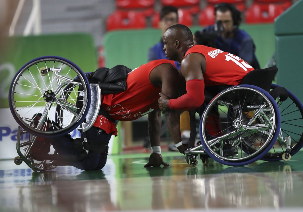 Баскетбол на колясках. © REUTERS