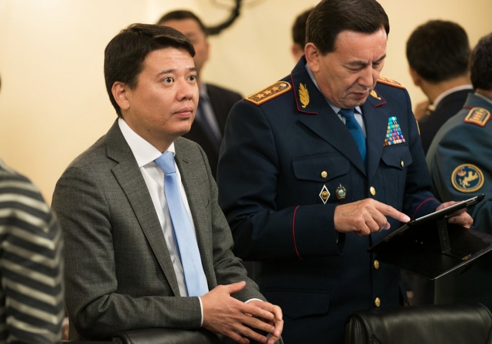 Министр юстиции Марат Бекетаев и министр внутренних дел Калмуханбет Касымов.
