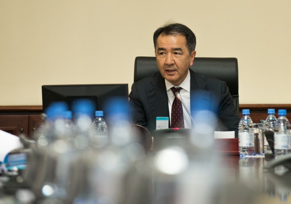 Премьер-министр Бакытжан Сагинтаев. Комментируя произошедшие перестановки Президент Казахстана говорил, что правительству нужны новые люди, знающие иностранные языки, имеющие заграничное образование. Он отмечал, что настала пора нового поколения руководителей.