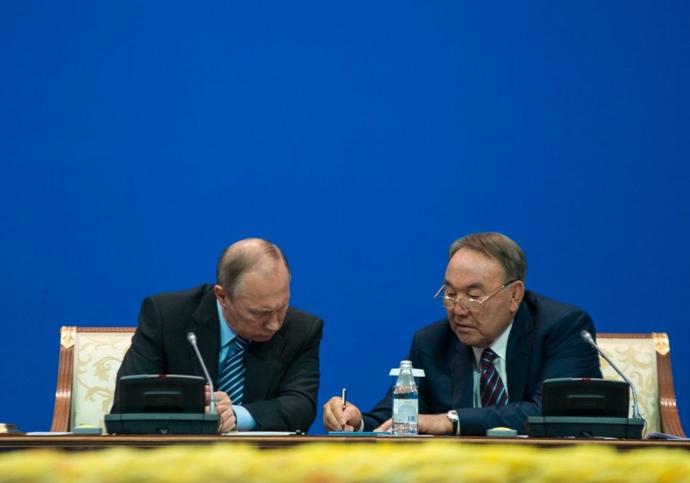 Затем Назарбаев Путину.
