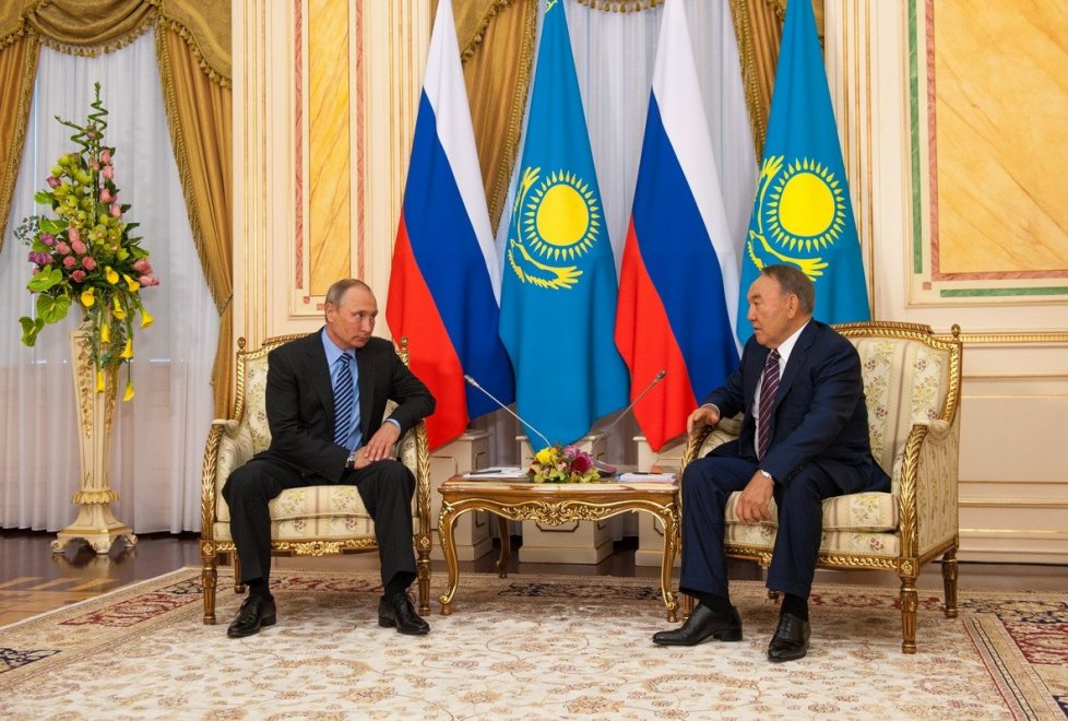 Дальше Назарбаев и Путин произносят короткую приветственную речь.
