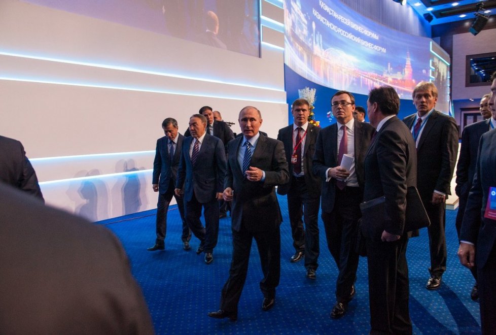 Поучаствовав в бизнес-форуме, Назарбаев и Путин отправились на презентацию компании "Астана ЭСКПО-2017"