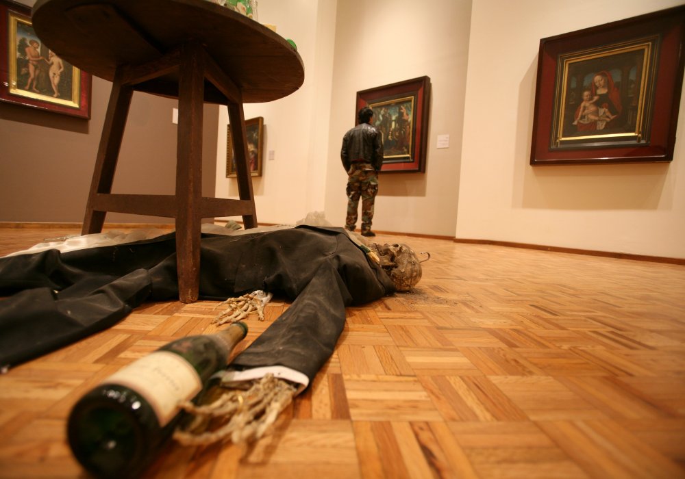 Инсталляция в музее города Мехико, 2006 год. ©REUTERS/Andrew Winning