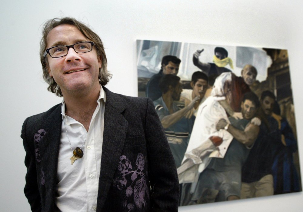 Дэмьен Херст на фоне одной из своих работ в марте 2005 года. ©REUTERS/Jeff Christensen JC
