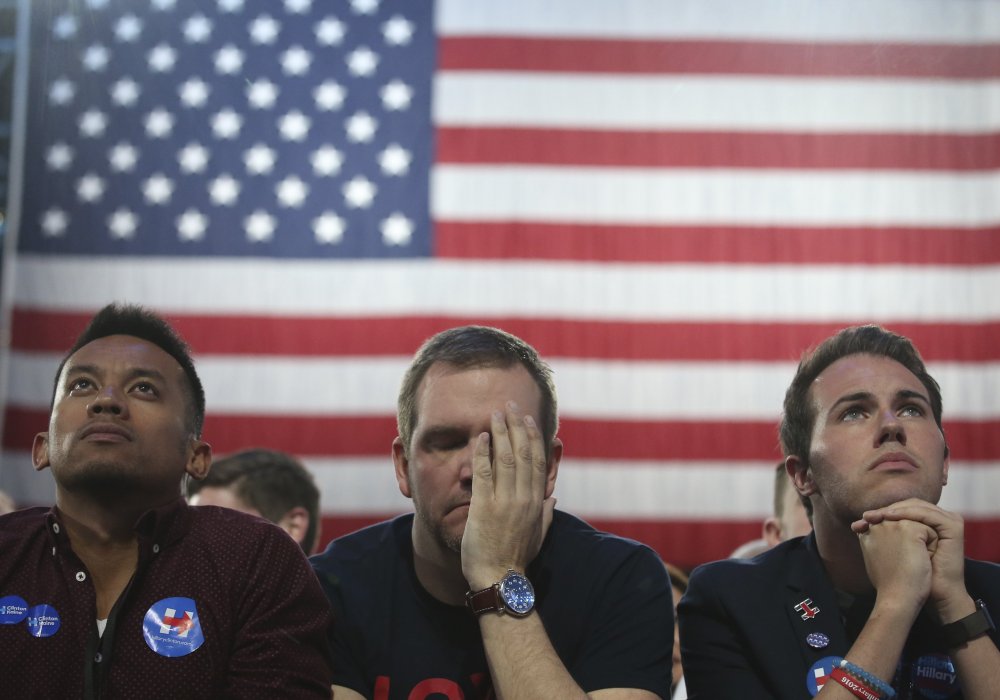 Сторонники Клинтон отказываются от последней надежды на победу. ©REUTERS