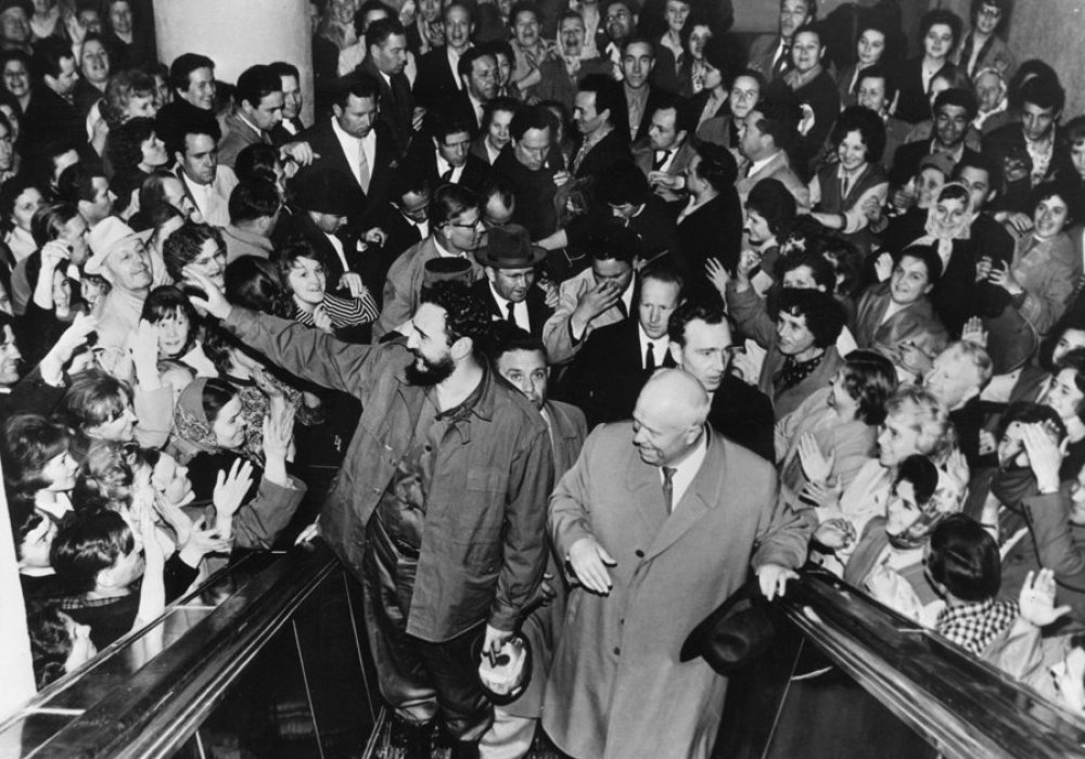 После победы революции и свержения диктатуры Батисты 1 января 1959 года Кастро взял на себя командование кубинской армией, а в феврале 1959 года занял пост главы правительства.
Фото REUTERS©