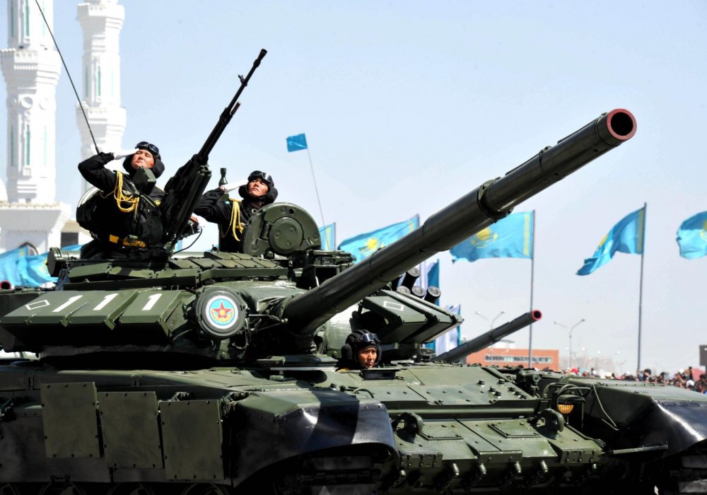 Танковые войска принимают участие в Параде ко Дню защитника Отечества