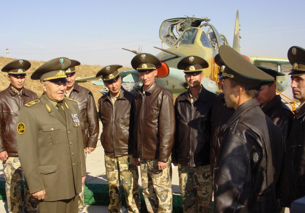 Верховный Главнокомандующий Нурсултан Назарбаев встречается с боевыми пилотами