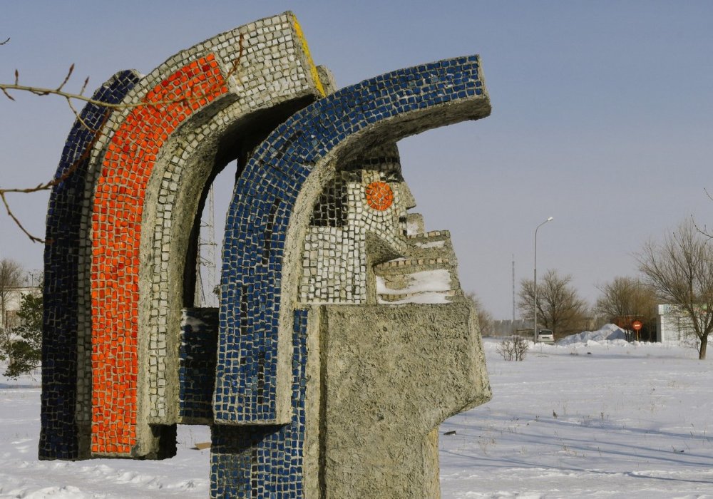 <p>Как и в других городах Казахстана, здесь до сих пор можно увидеть напоминания из советского прошлого.</p>
